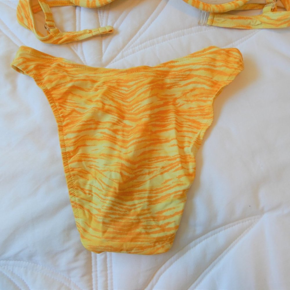 NWOT Bikini International Yellow Swimsuit 2 Piece Set in size S - Picture 11 of 11